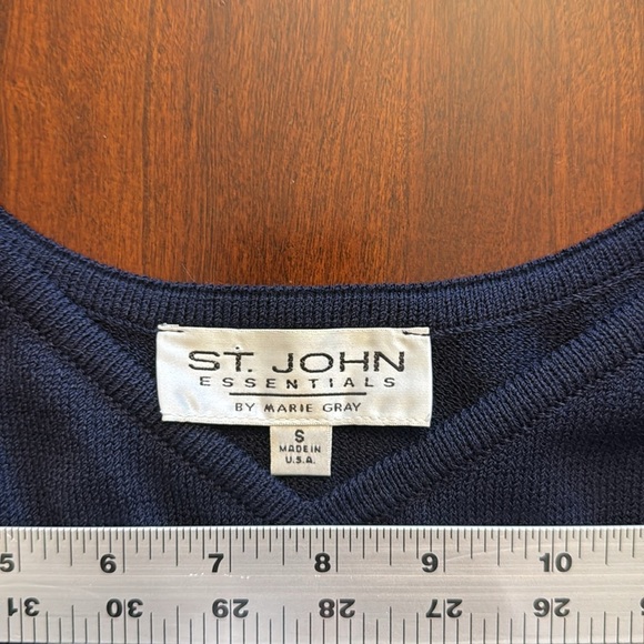 ST. JOHN Essentials by Marie Gray Cropped Navy Knit Top - Picture 4 of 9